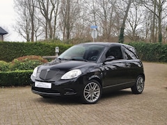 Lancia Y(psilon) - Ypsilon 1.4-16V Sport MOMO-DESIGN