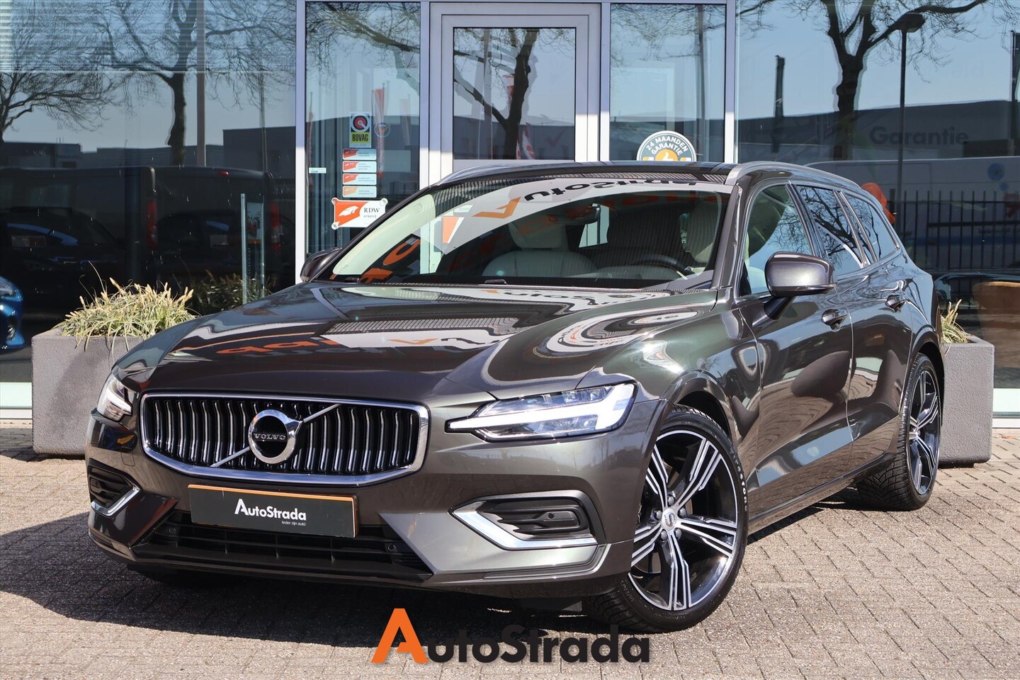 Volvo V60 - T4 Inscription 190pk Geartronic | Harman/Kardon | Memory | Camera | Carplay | Navi | Leder - AutoWereld.nl