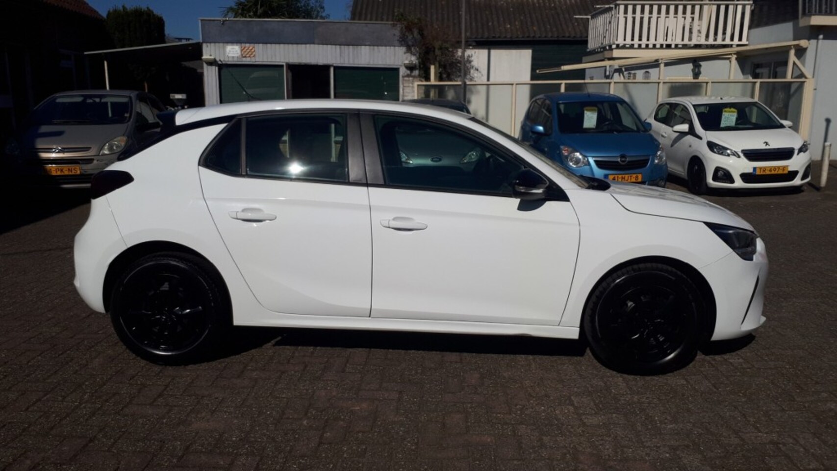 Opel Corsa - 1.2 Edition RADIO/AIRCO/NAVI/CRUISE/ELEC.SPIEGELS+RAMEN VOOR