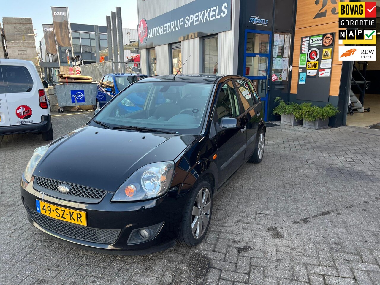 Ford Fiesta - 1.4-16V Futura 3 maanden garantie nieuwe apk aflevering beurt compleet gereinigd / gepoets - AutoWereld.nl