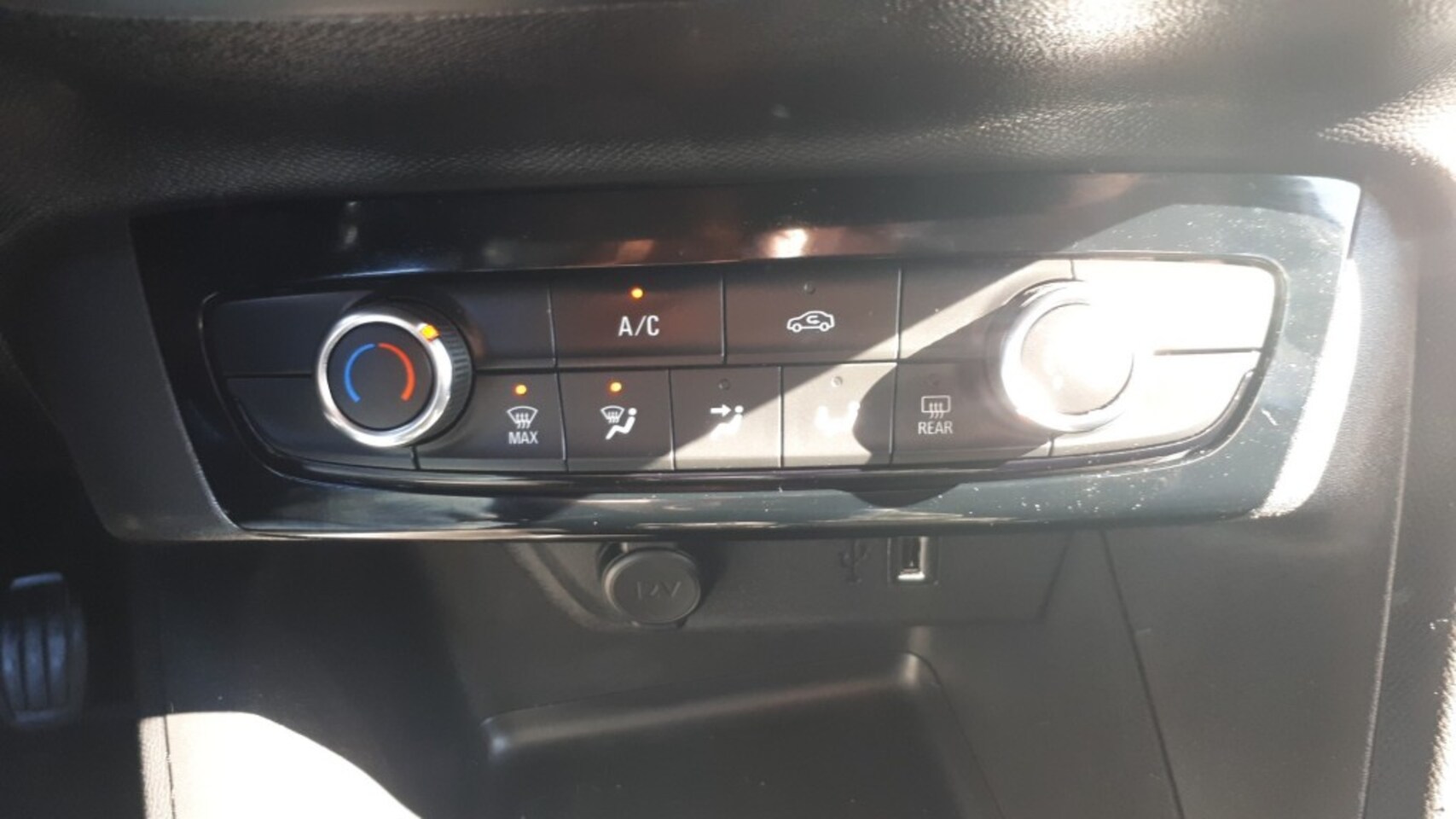Opel Corsa - 1.2 Edition RADIO/AIRCO/NAVI/CRUISE/ELEC.SPIEGELS+RAMEN VOOR