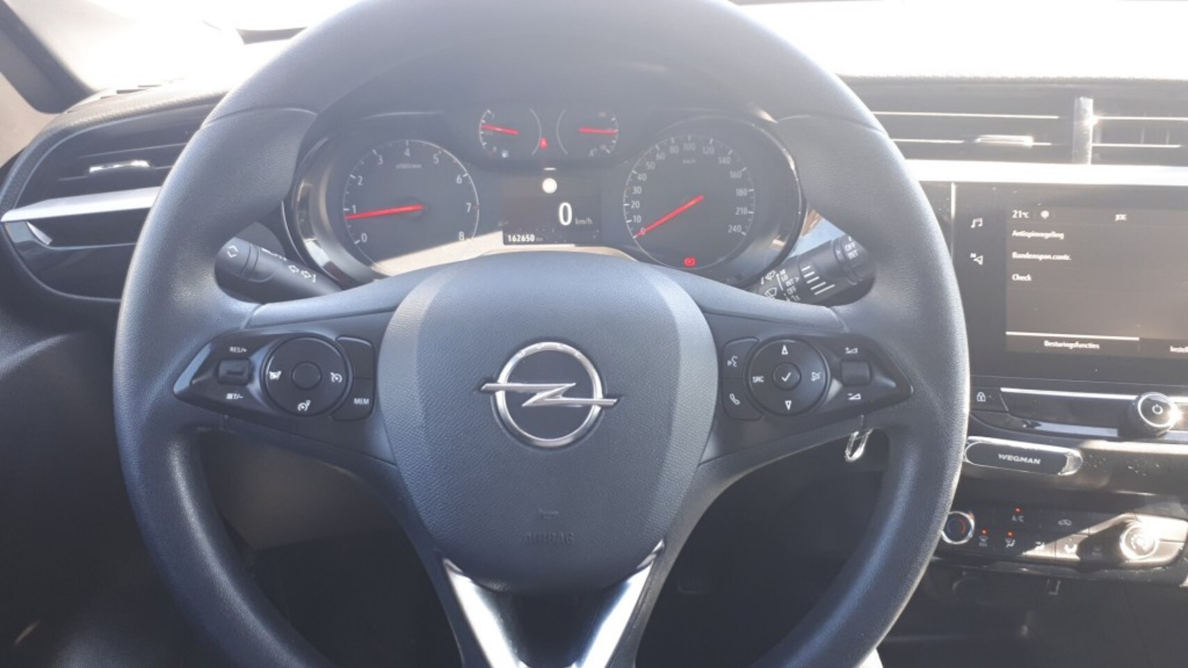 Opel Corsa - 1.2 Edition RADIO/AIRCO/NAVI/CRUISE/ELEC.SPIEGELS+RAMEN VOOR