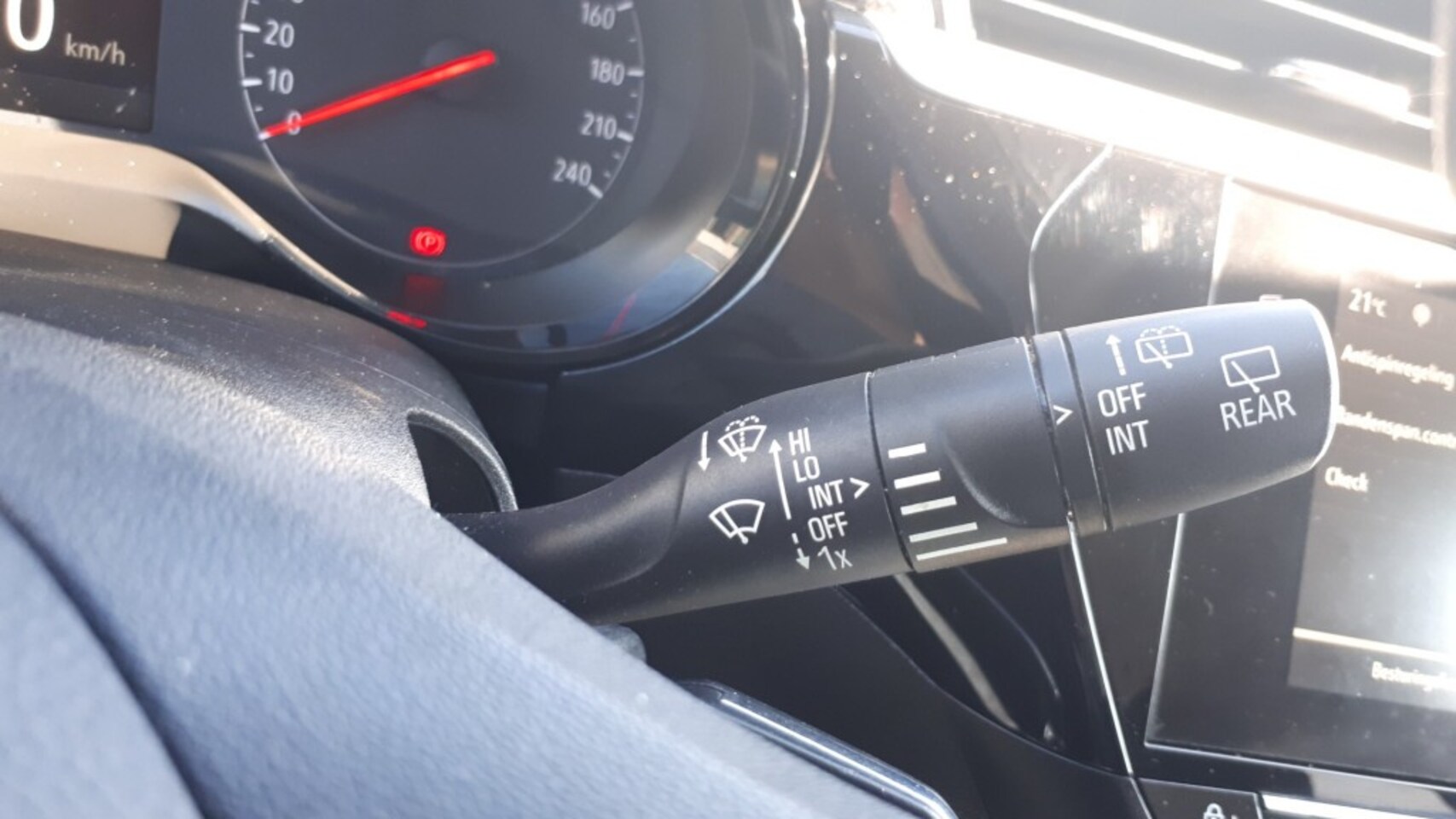 Opel Corsa - 1.2 Edition RADIO/AIRCO/NAVI/CRUISE/ELEC.SPIEGELS+RAMEN VOOR