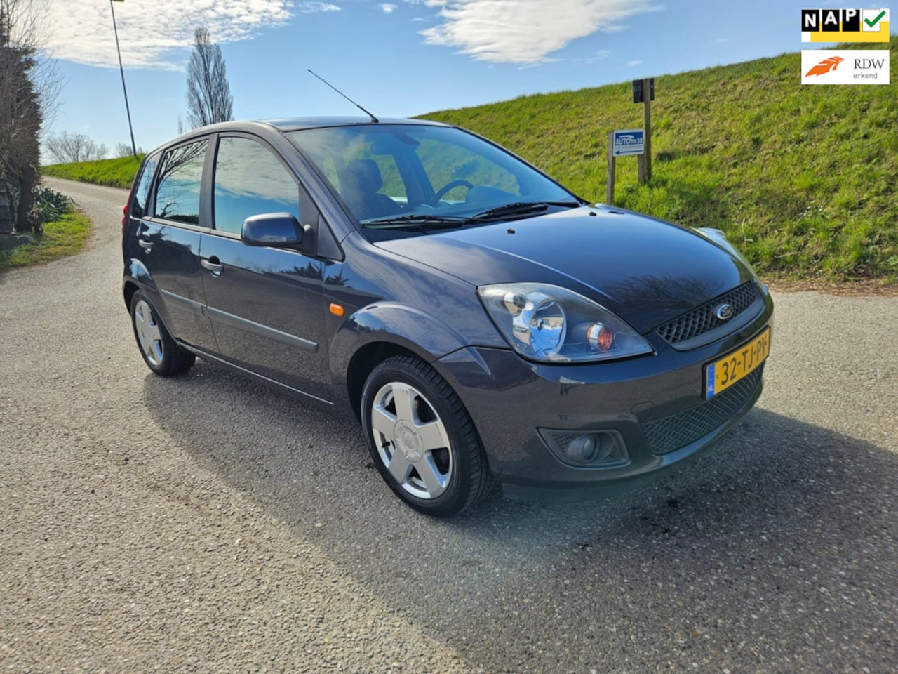 Ford Fiesta - 1.6-16V Futura 1.6-16V Futura, Automaat,1e Eigenaar,Airco - AutoWereld.nl