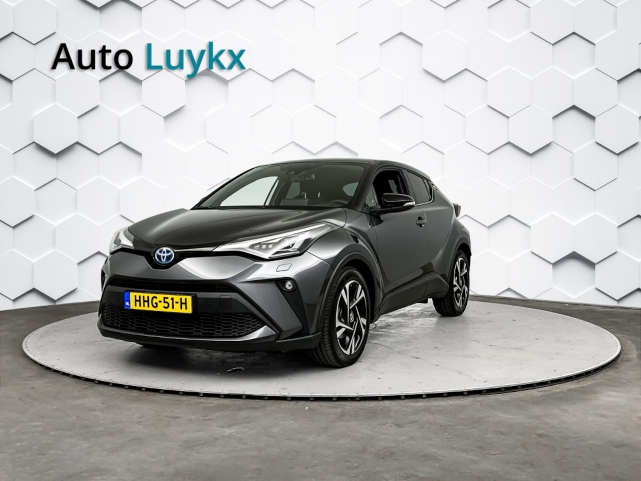 Toyota C-HR - 2.0 Hybrid Bi-Tone Dynamic | Navigatie | 18'' L.M. Velgen | Adaptieve Cruise Control - AutoWereld.nl