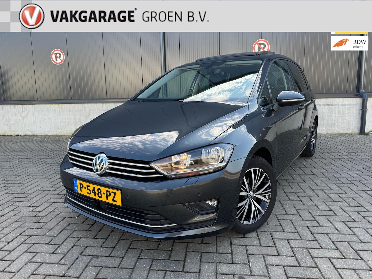 Volkswagen Golf Sportsvan - 1.2 TSI Allstar / ad.cruise / climate / panodak / leer / stoelverwarming ! - AutoWereld.nl