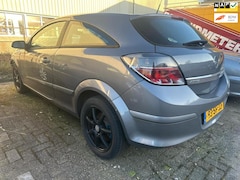 Opel Astra GTC - 1.4 Edition met schade rijd en schakeld goed