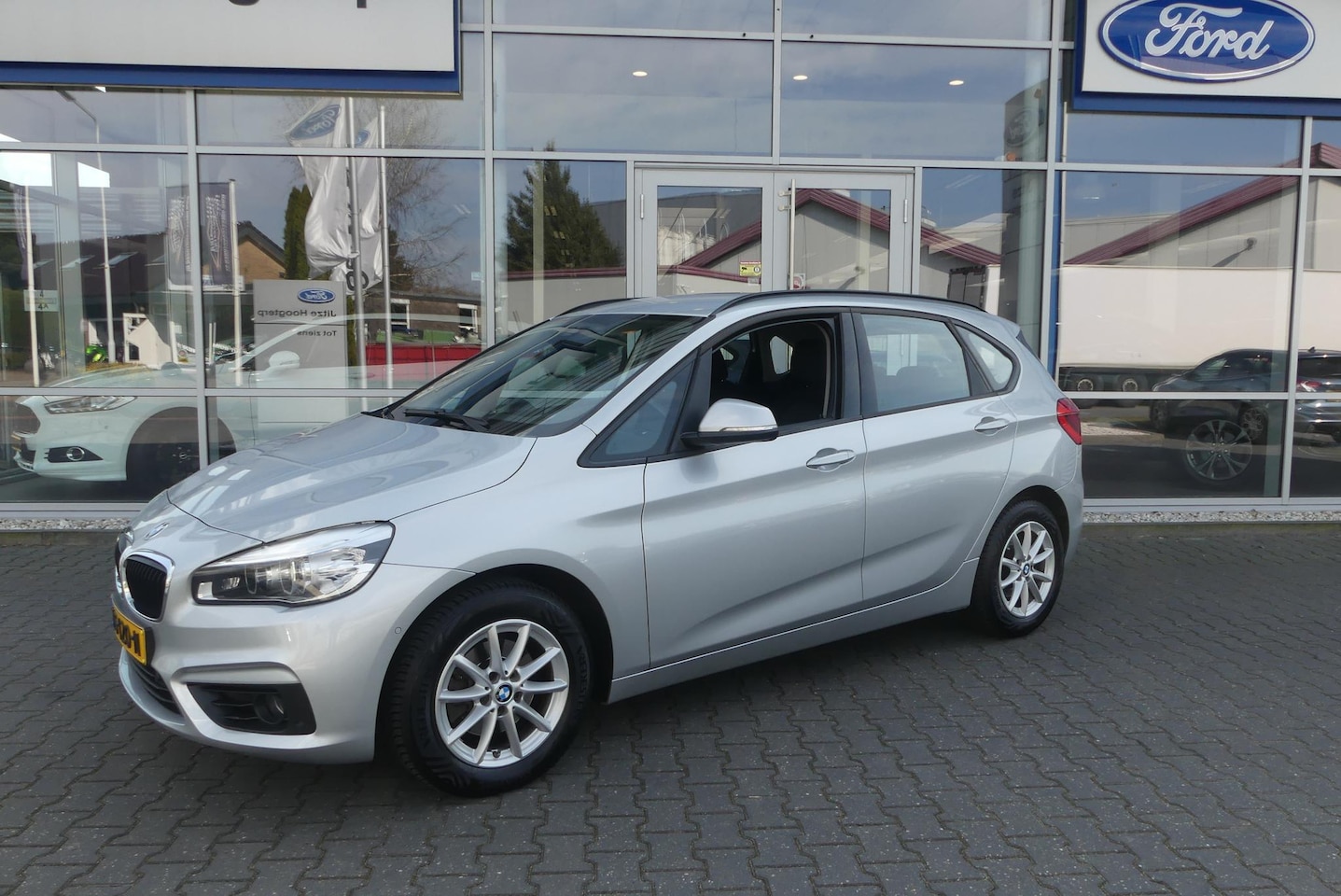 BMW 2-serie Active Tourer - 218i Executive AUTOMAAT,NAVIGATIE,CRUISE,CAMERA,AFN TREKHAAK. - AutoWereld.nl