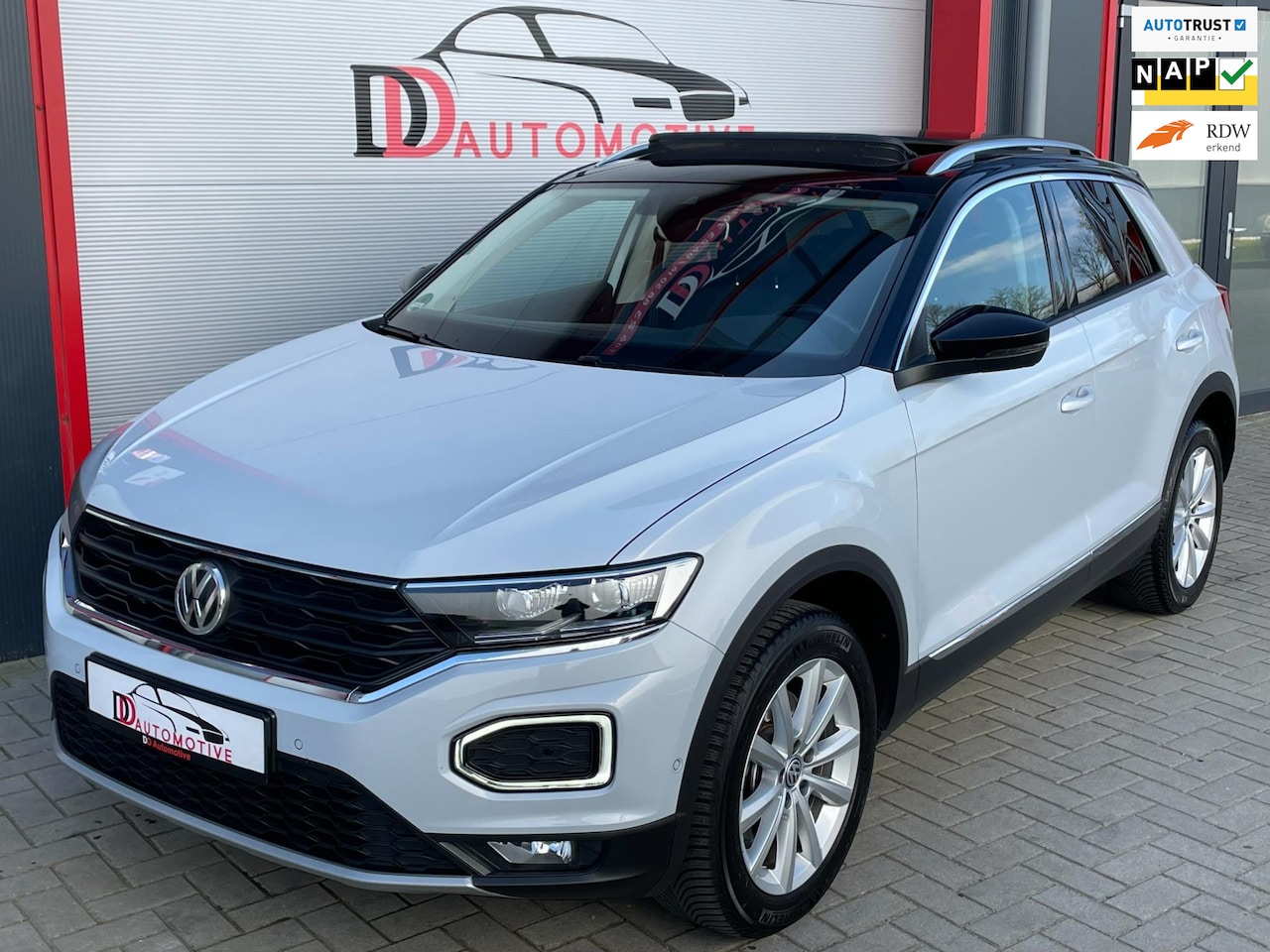 Volkswagen T-Roc - 4 Motion DSG/PANO/LED/LANE/BEATS/PDC - AutoWereld.nl