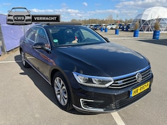 Volkswagen Passat - 1.4 TSI GTE Highline Pano camera Nav trekhaak