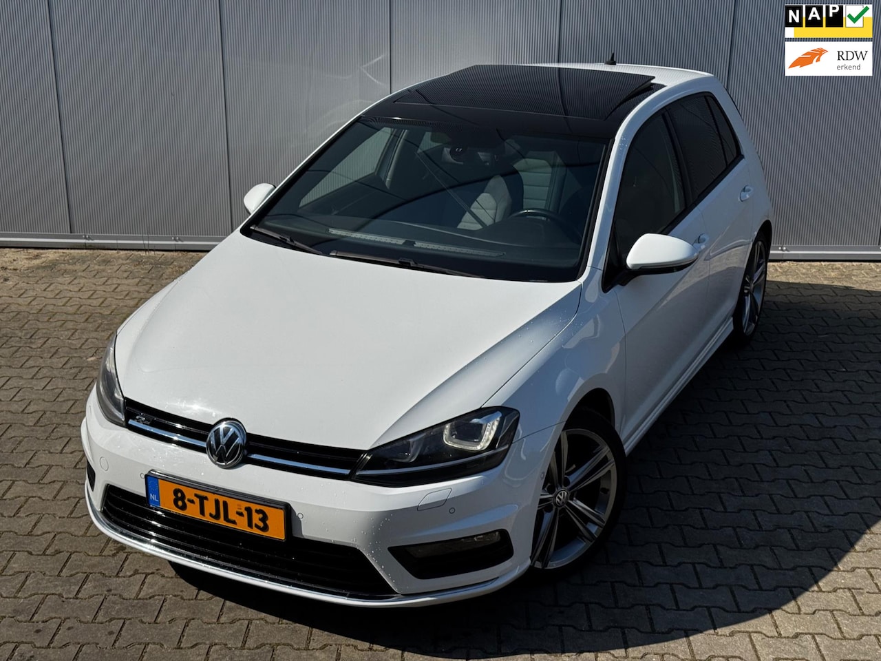 Volkswagen Golf - 1.4 TSI 140PK R-LINE GTI LOOK EN SOUND PANORAMADAK AUTOMATISCH PARKEREN NAP NEDERLANDSE AU - AutoWereld.nl