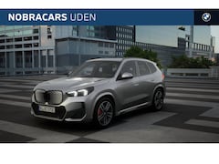 BMW iX1 - eDrive20 M Sport / Sportstoelen / Adaptieve LED / M Adaptief onderstel / Comfort Access /