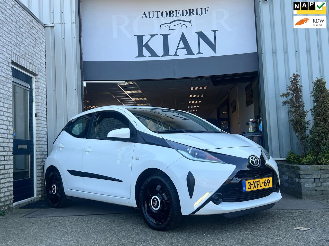 Toyota Aygo - 1.0 VVT-i x-play| Airco - AutoWereld.nl