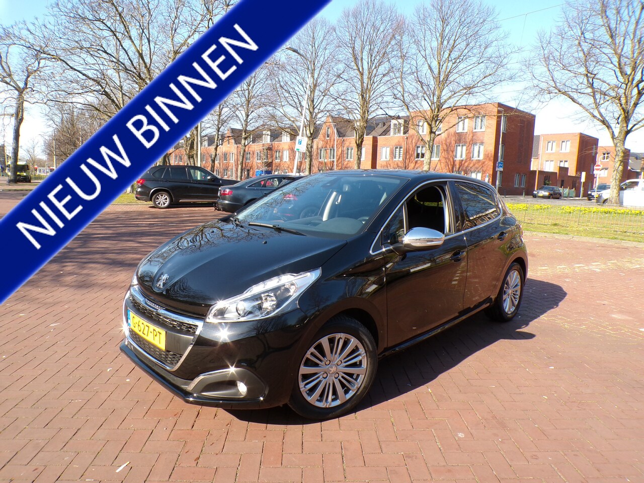 Peugeot 208 - 1.2 PureTech Allure APPLE CARPLAY NAV TEL CRUISECONT CAMERA - AutoWereld.nl