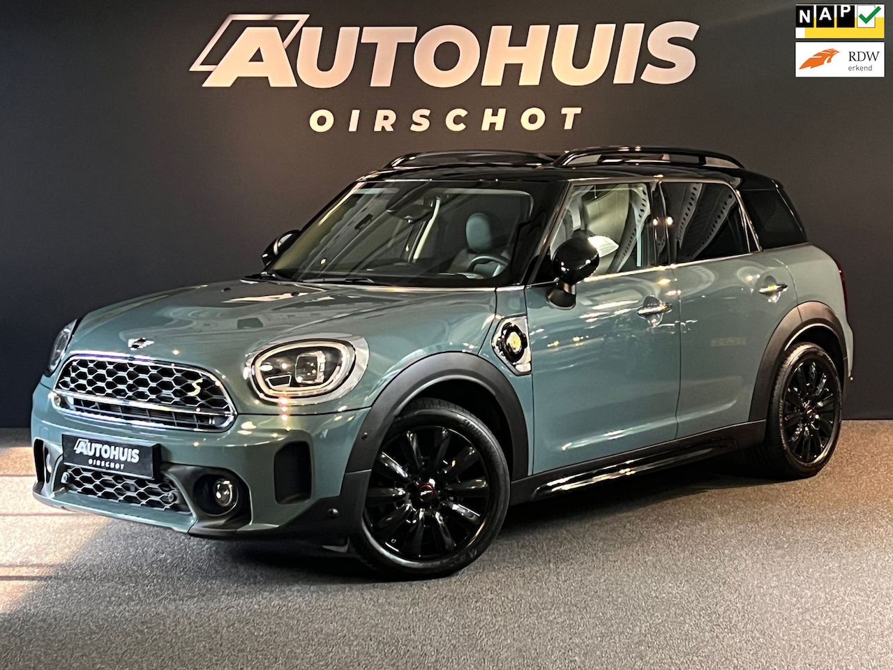 MINI Countryman - Mini 2.0 Cooper S E ALL4 Panorama/ Stoelverwarming/ Leder/ Camera/ Keyless/ DigitaleCockpi - AutoWereld.nl