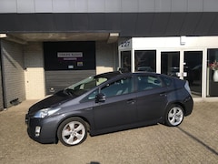 Toyota Prius - 1.8 Dynamic / CAMERA / NAVI / HUD / DEALER SERVICED / KEYLESS / TREKHAAK