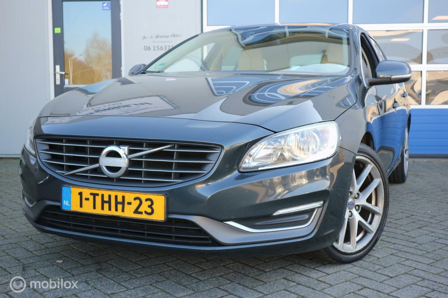 Volvo V60 - 2.0 D4 180pk Summum LEDER/NAVIGATIE/LMV - AutoWereld.nl