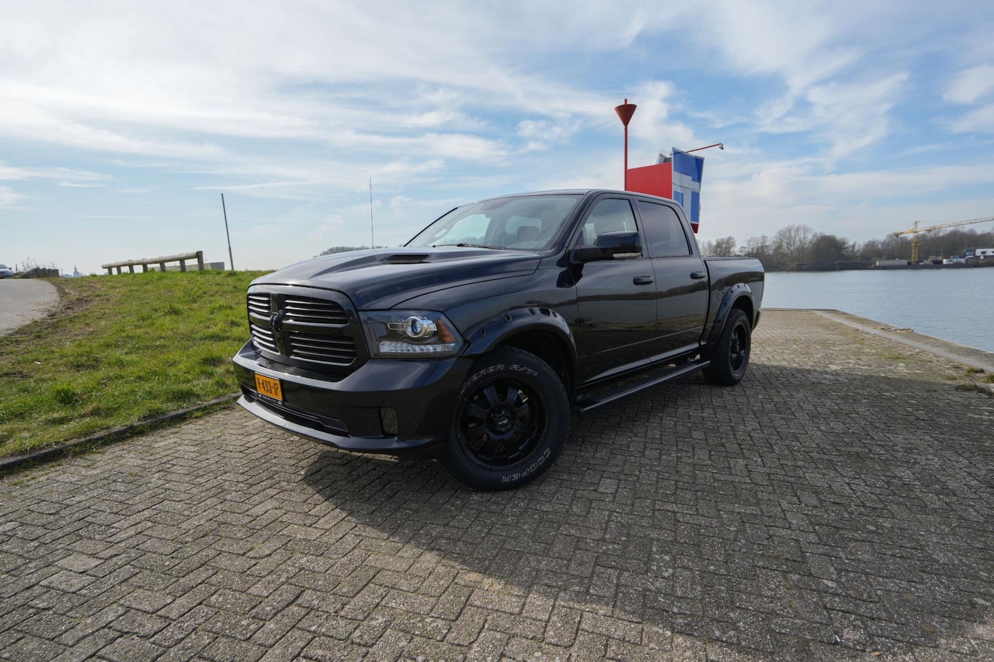 Dodge Ram 1500 - Sport 5.7L V8 Hemi 401PK CrewCab LPG 4X4 Lage bijtelling CUSTOM - AutoWereld.nl