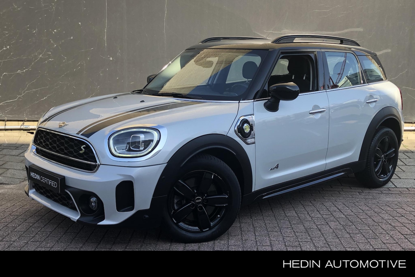 MINI Countryman - Mini 2.0 Cooper S E ALL4 Essential | Stoelverwarming | Zwart Dak | Navi | Parkeersensoren - AutoWereld.nl