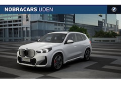 BMW iX1 - eDrive20 M Sport / Sportstoelen / Adaptieve LED / M Adaptief onderstel / Comfort Access /