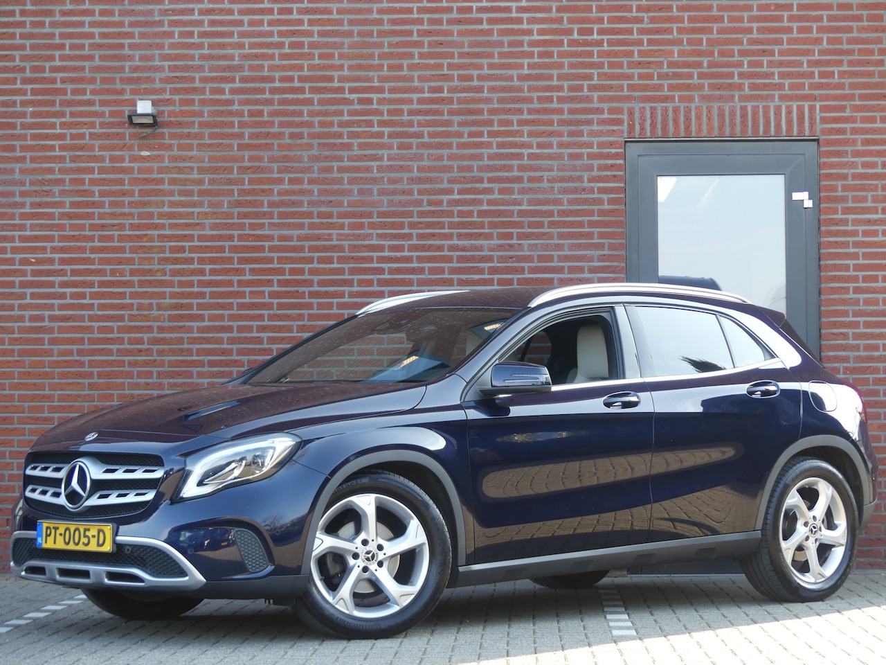 Mercedes-Benz GLA-Klasse - 180 Camera/Navigatie/Xenon/PDC - AutoWereld.nl