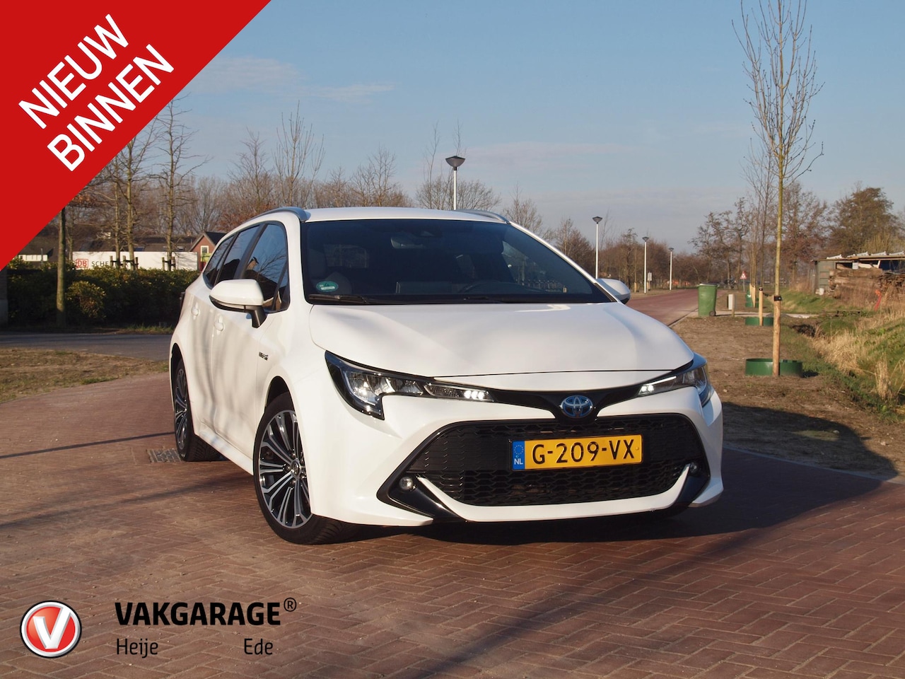 Toyota Corolla Touring Sports - 1.8 Hybrid Business Plus | Camera | Apple Carplay | Stoelverwarming | Cruise Control | - AutoWereld.nl