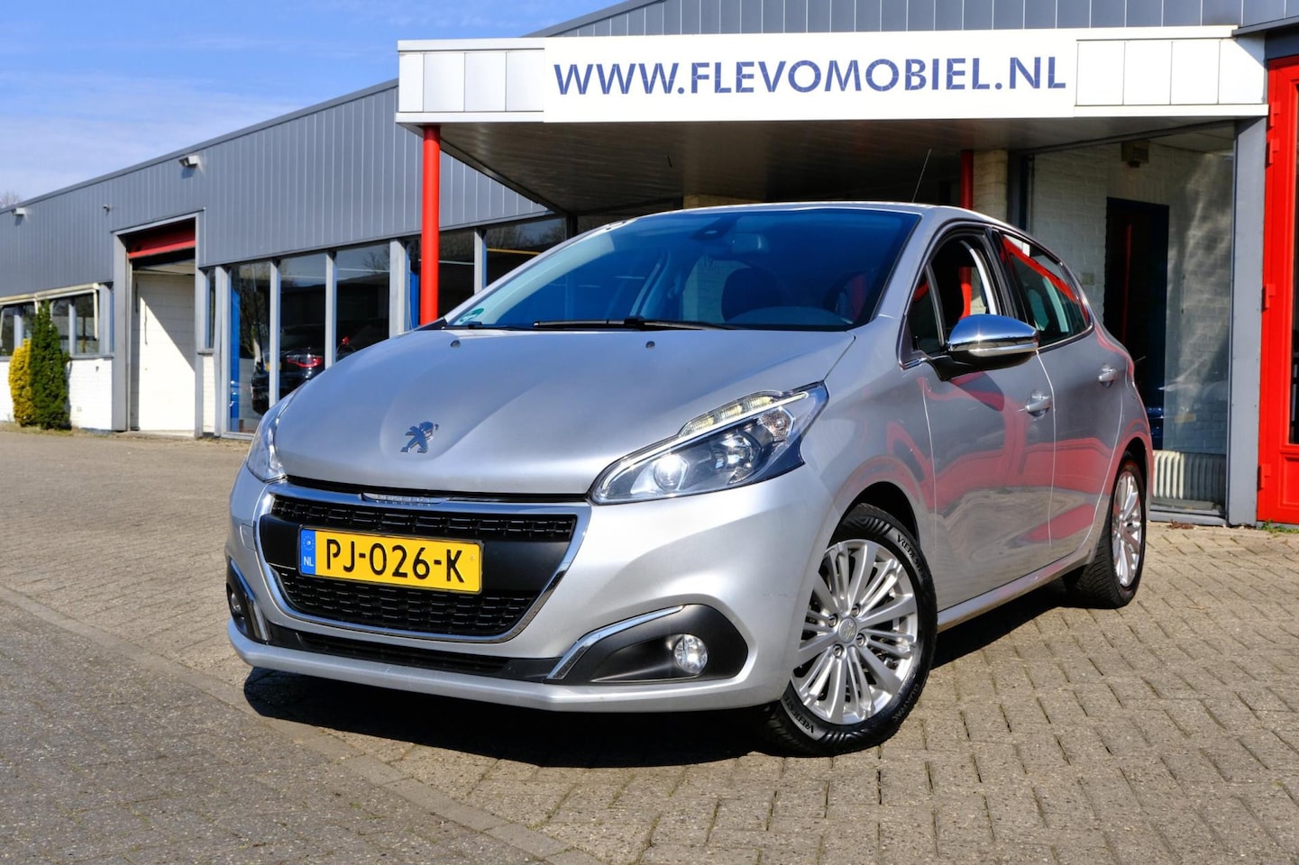 Peugeot 208 - 1.6 BlueHDi Executive Navi|Clima|Cruise - AutoWereld.nl