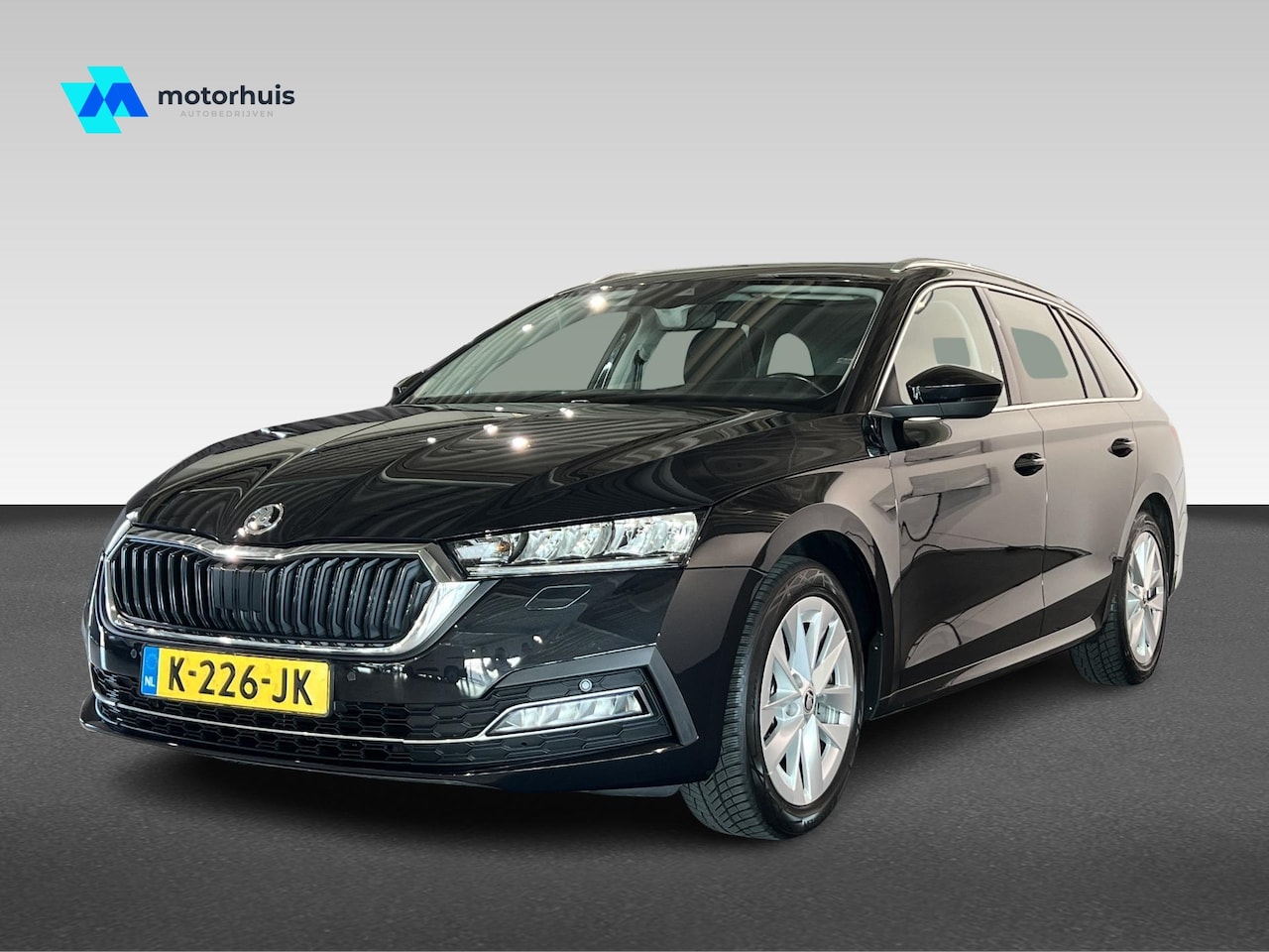 Skoda Octavia Combi - 1.0 TSI 110pk Style | PANORAMADAK| TREKHAAK - AutoWereld.nl