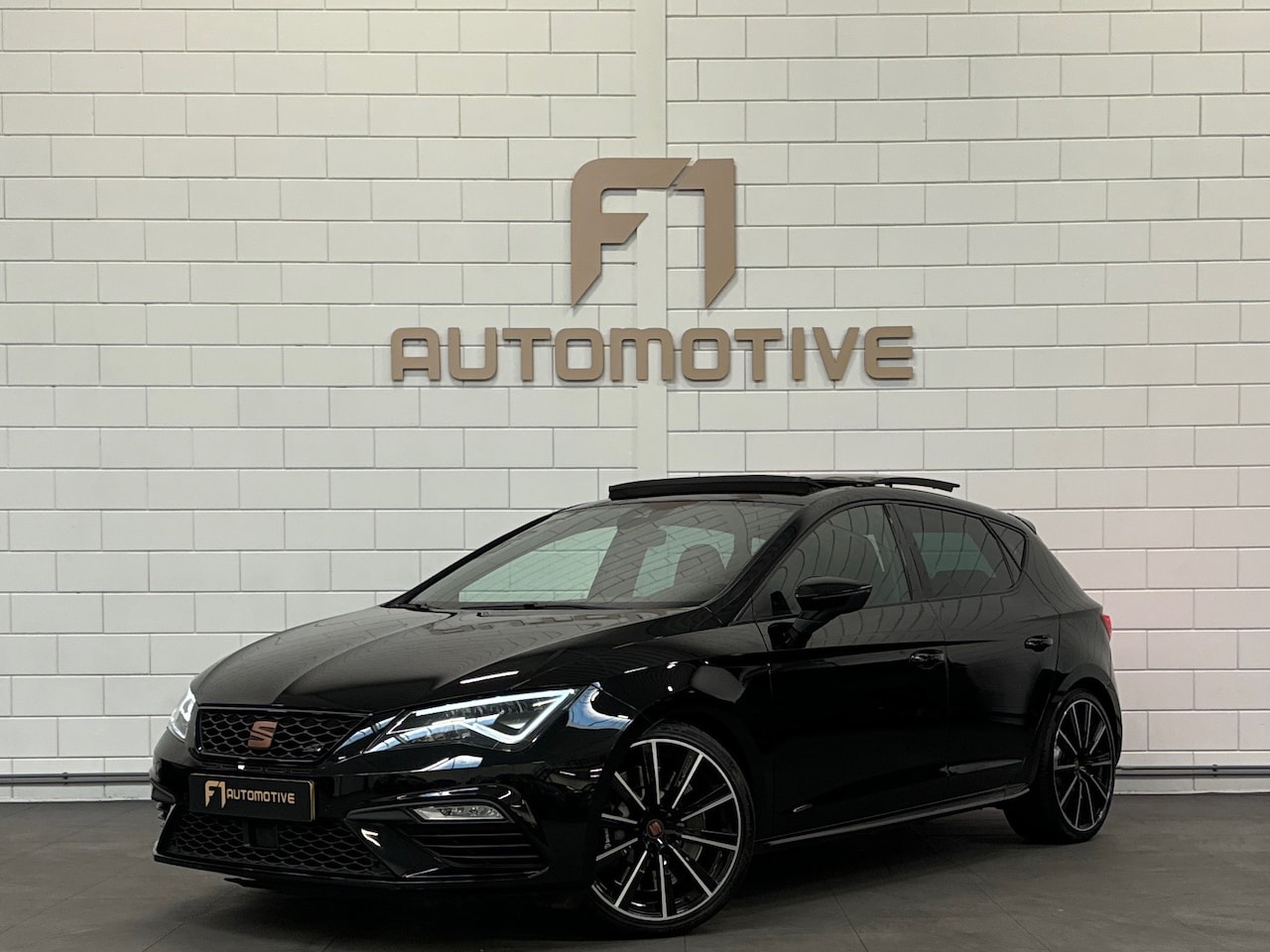 Seat Leon - 2.0 TSI CUPRA Ultimate Pano|Key|Kuip|Beats|Carplay - AutoWereld.nl