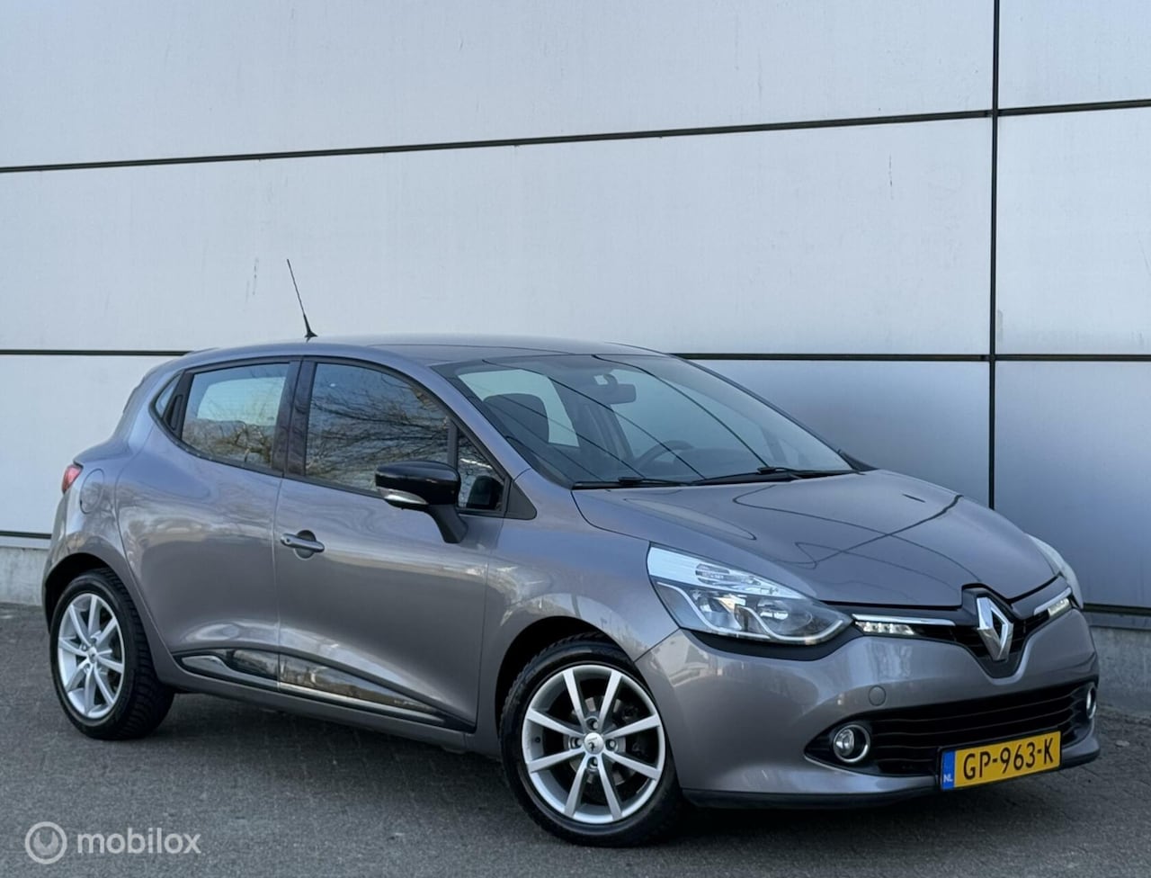 Renault Clio - 1.5 dCi Navi|Airco|Cruise|Led|Lmv|Nap|Boekjes - AutoWereld.nl