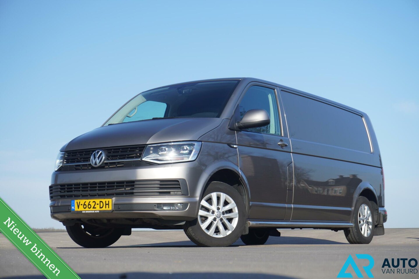 Volkswagen Transporter - 2.0 TDI L2H1 * Automaat * Inrichting * - AutoWereld.nl