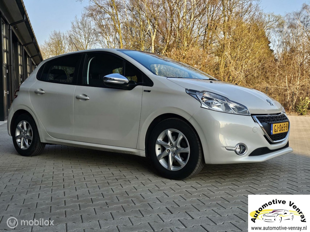 Peugeot 208 - 1.2 PureTech Style 1.2 PureTech Style, zeer mooi, Parelmoer, Zwart. - AutoWereld.nl