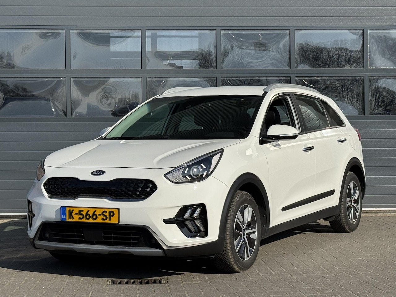 Kia Niro - 1.6 GDI HYBRID DYNAMICLINE I AUTOMAAT I ACHTERUITRIJCAMERA I APPLE CARPLAY I ADAPTIEVE CRU - AutoWereld.nl