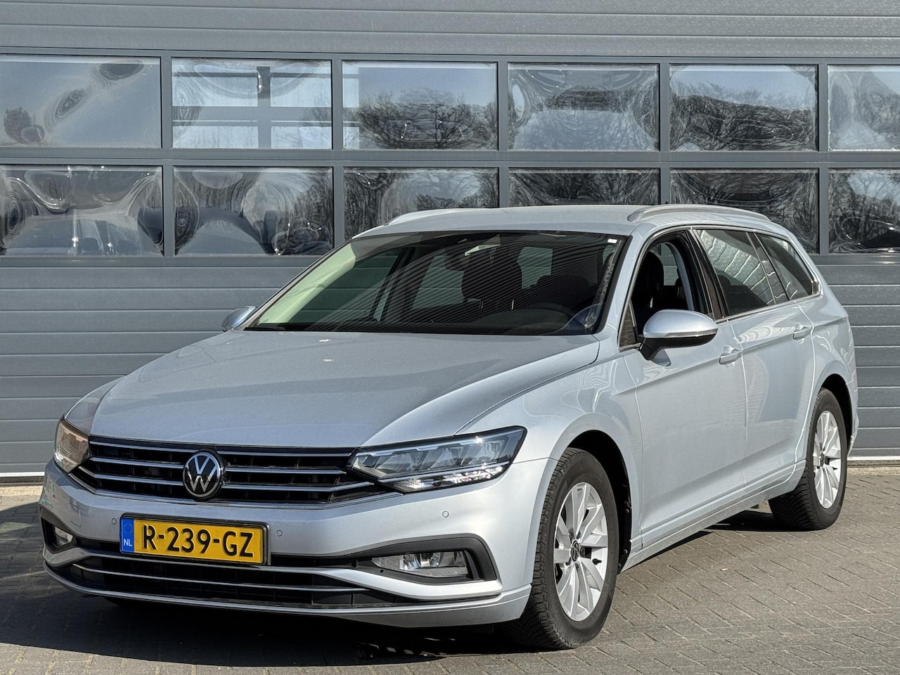 Volkswagen Passat Variant - 1.5 TSI BUSINESS I AUTOMAAT I TREKHAAK WEGKLAPBAAR I ADAPTIEVE CRUISE CONTROL I ACHTERUITR - AutoWereld.nl