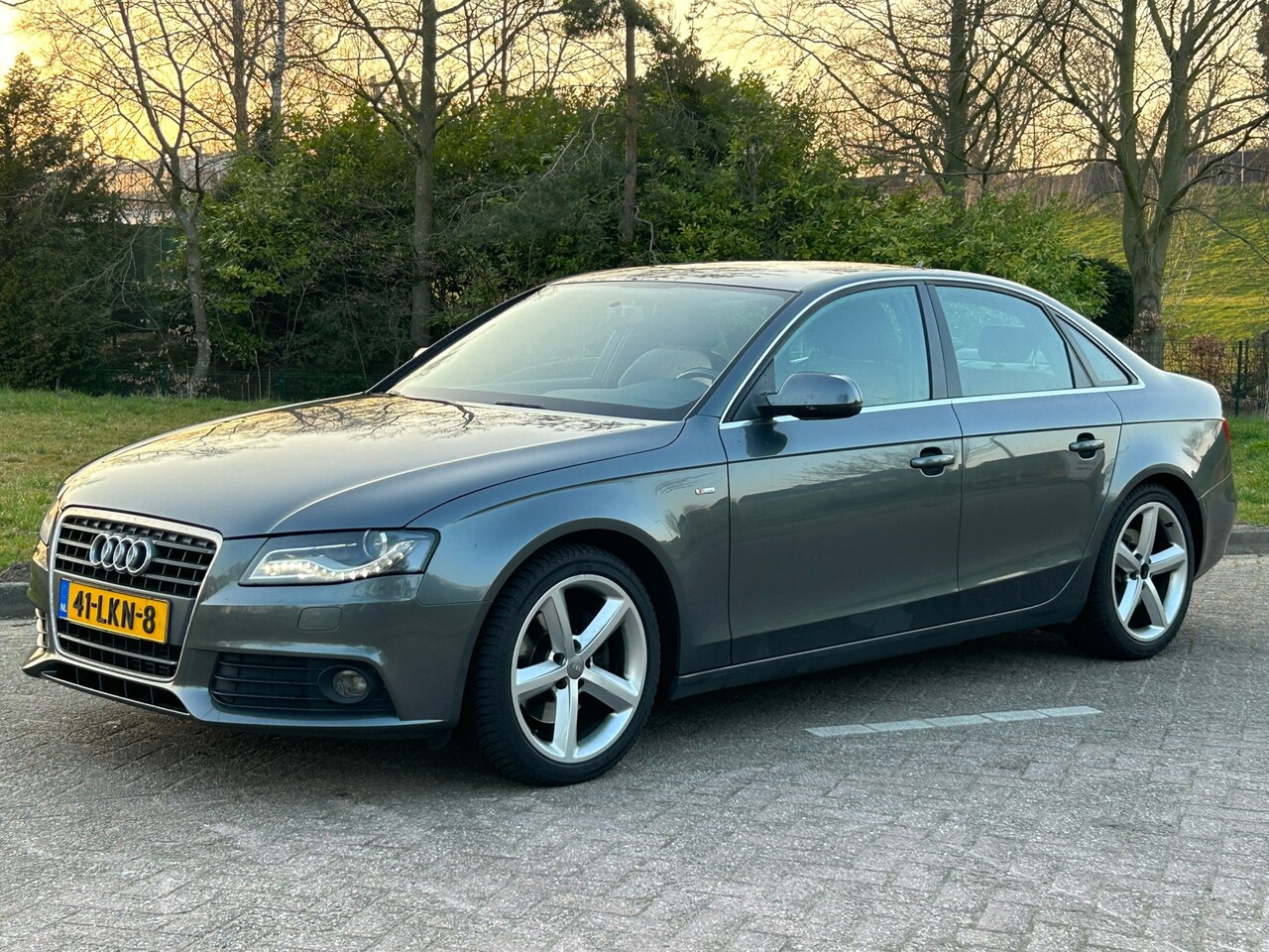 Audi A4 Limousine - 1.8 TFSI S edition 6-bak! Led! Xenon! Nap! Mmi! Audi sound system! Youngtimer! NAP! Rijdt - AutoWereld.nl