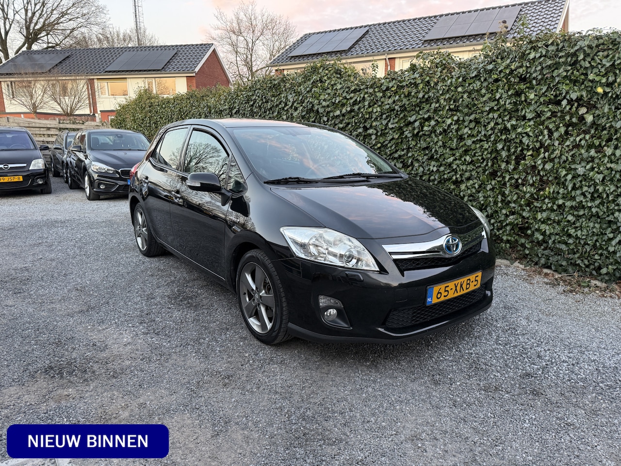 Toyota Auris - 1.8 Full Hybrid Executive Business Automaat | Xenon | Camera | Navi | Keyless | Half Leer - AutoWereld.nl