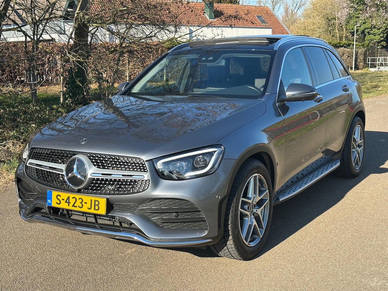 Mercedes-Benz GLC-klasse - 300 4MATIC Premium Plus AMG Line | 360 Camera | Keyless Entry | Panorama | Standkachel - AutoWereld.nl