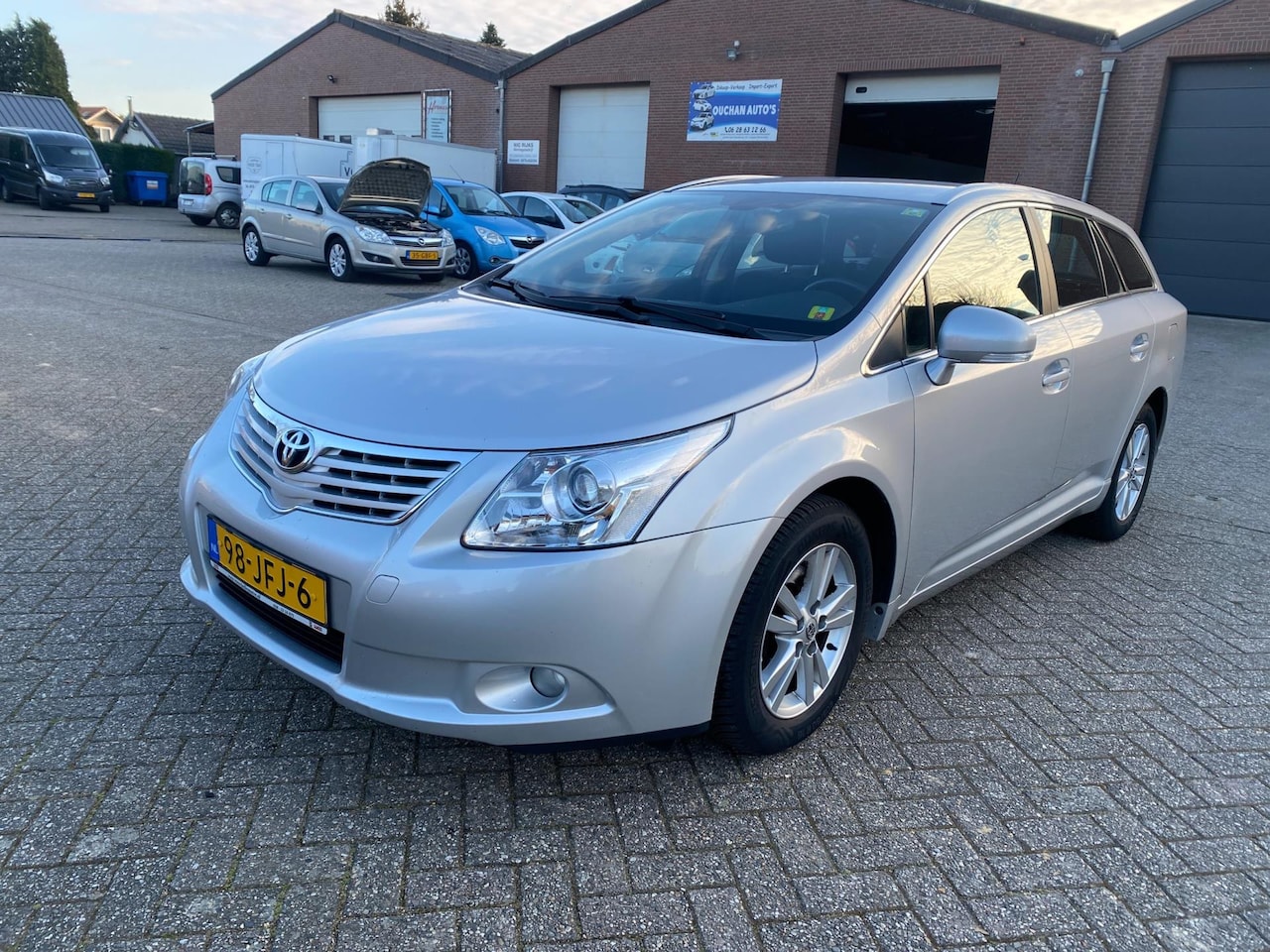 Toyota Avensis Wagon - 1.8 VVTi Dynamic 1.8 VVTi Dynamic - AutoWereld.nl