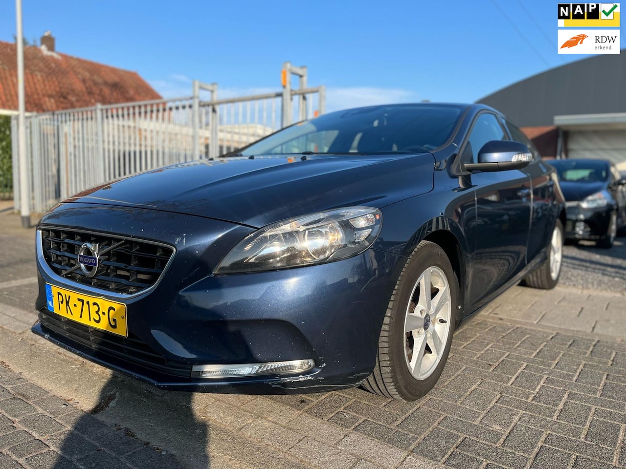 Volvo V40 - 1.6 D2 momentum | Trekhaak | Navi | Airco | Cruise control | - AutoWereld.nl