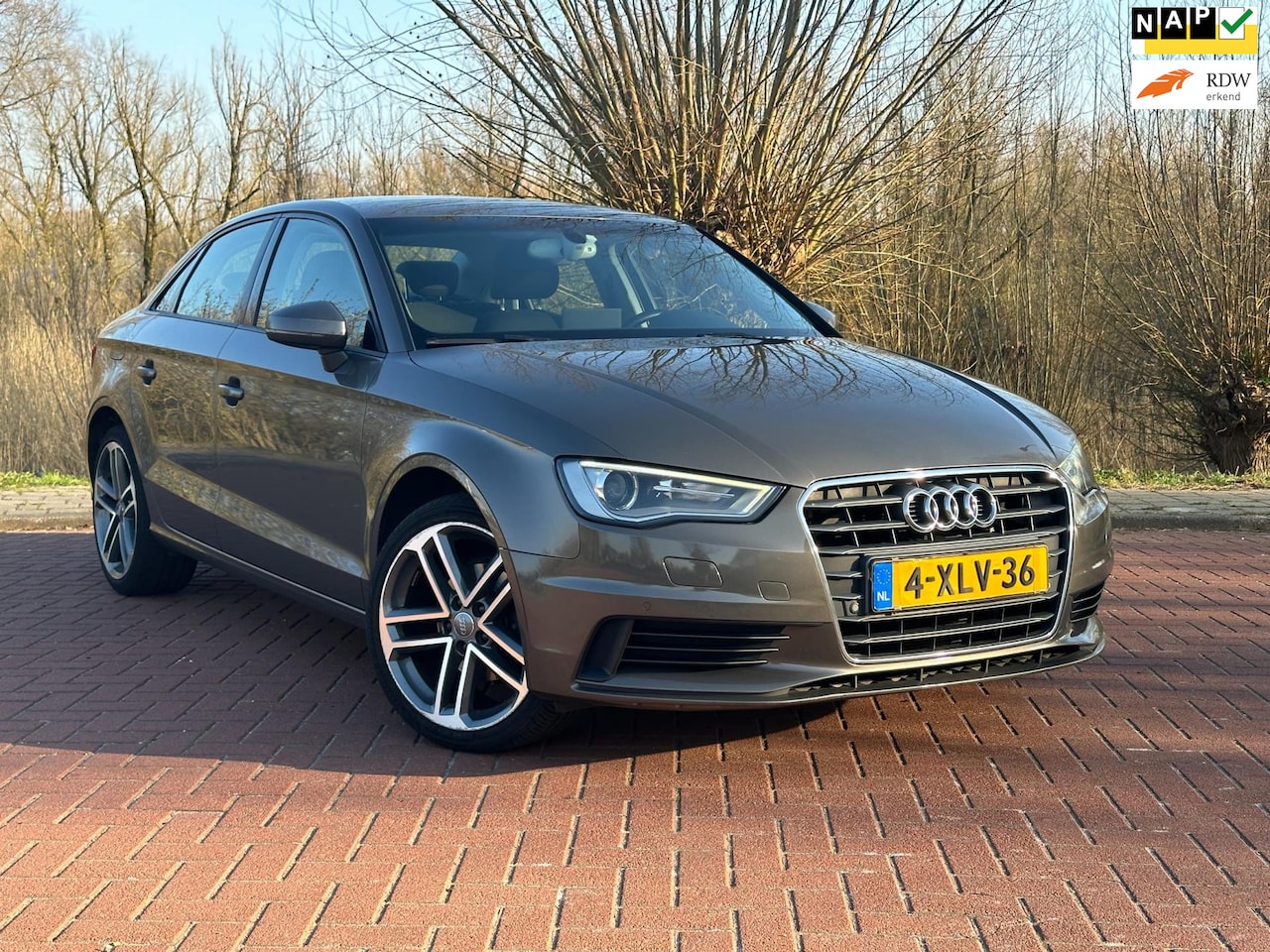 Audi A3 Limousine - 1.6 TDI Attraction Pro Line Plus Airco/Navi/Clima - AutoWereld.nl