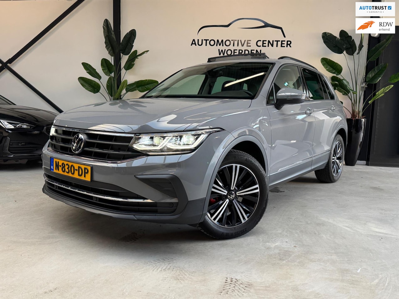 Volkswagen Tiguan - 1.5 TSI R-Line Business+ PANO DSG IQ LIGHT TREKHAAK CAMERA - AutoWereld.nl