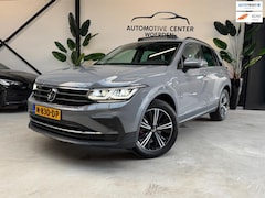 Volkswagen Tiguan - 1.5 TSI Life Business PANO IQ LIGHT