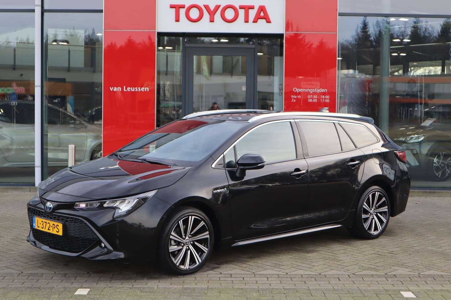 Toyota Corolla Touring Sports - 1.8 HYBRID DYNAMIC APPLE/ANDROID STOELVERW AD-CRUISE CAMERA 17"LM-VELGEN - AutoWereld.nl