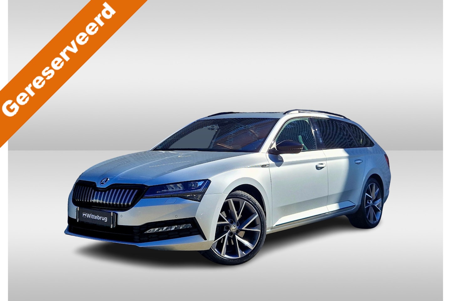 Skoda Superb Combi - 1.4 TSI iV Sportline Business Panoramadak / Trekhaak wegklapbaar / Virtual Cockpit / Verwa - AutoWereld.nl