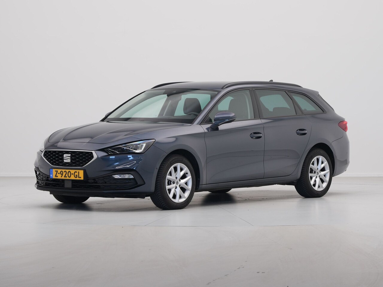 Seat Leon Sportstourer - 1.5 eTSI 150pk DSG Style Business Intense Navigatie Camera Clima Acc - AutoWereld.nl