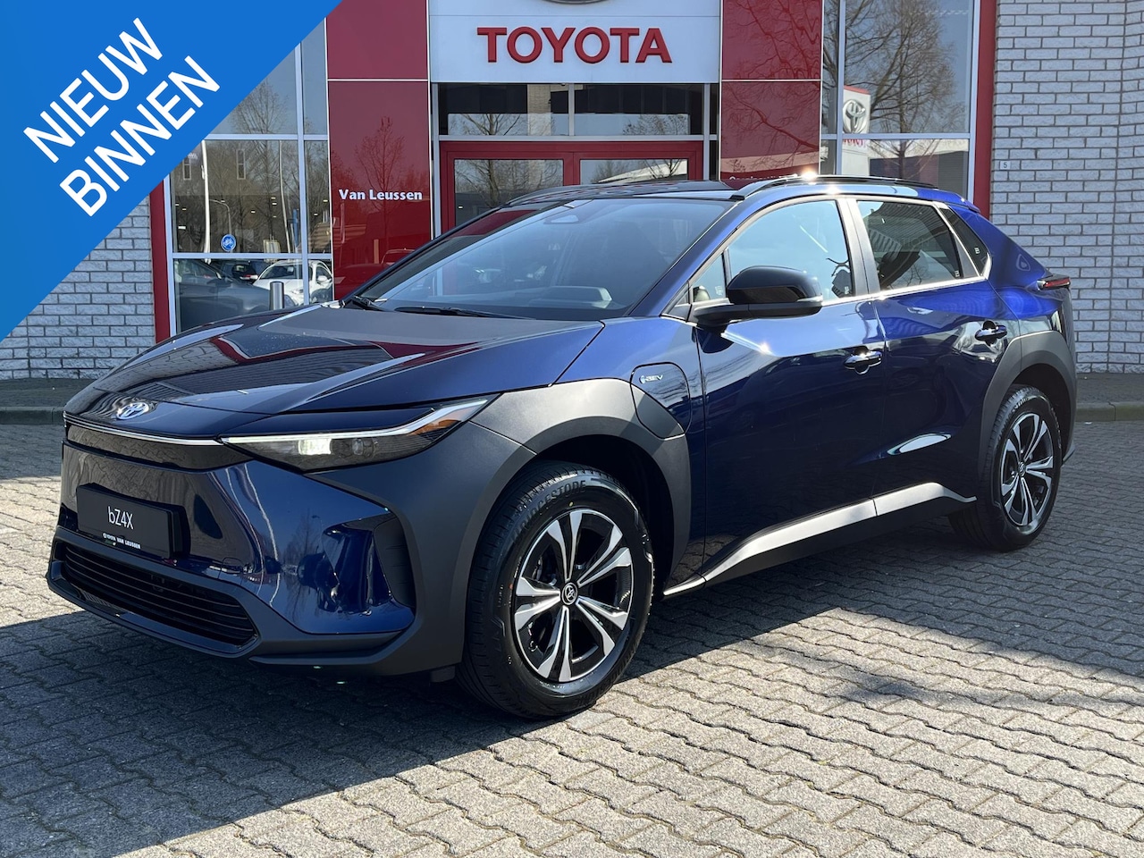 Toyota bZ4X - ACTIVE 71 kWh VOORRAADVOORDEEL DIRECT LEVERBAAR WARMTEPOMP 3-FASE LADEN 150 kW 18' LM-VELG - AutoWereld.nl