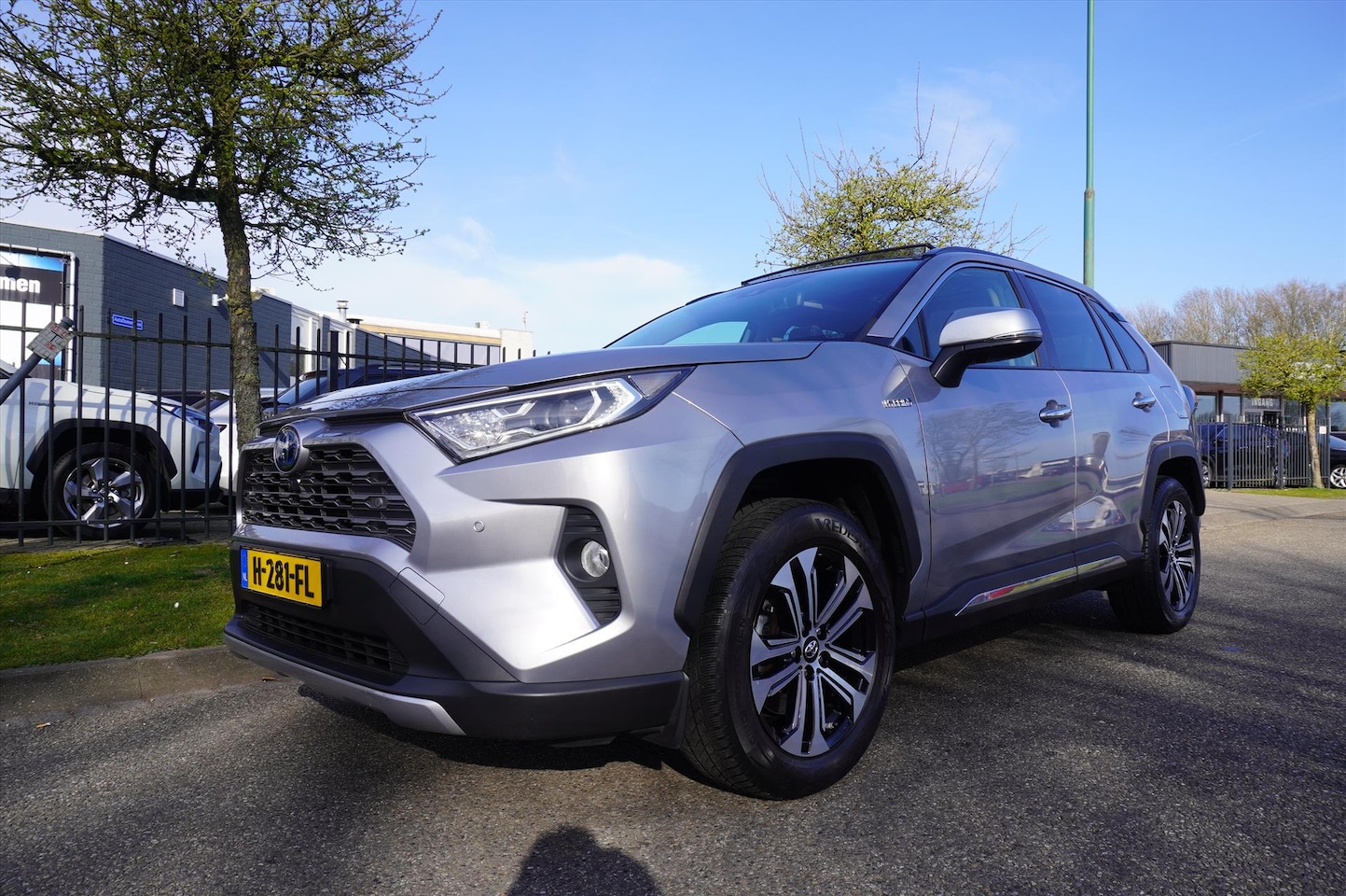 Toyota RAV4 - 2.5 Hybrid 218pk CVT AWD Executive Panoramadak Leder Trekhaak - AutoWereld.nl