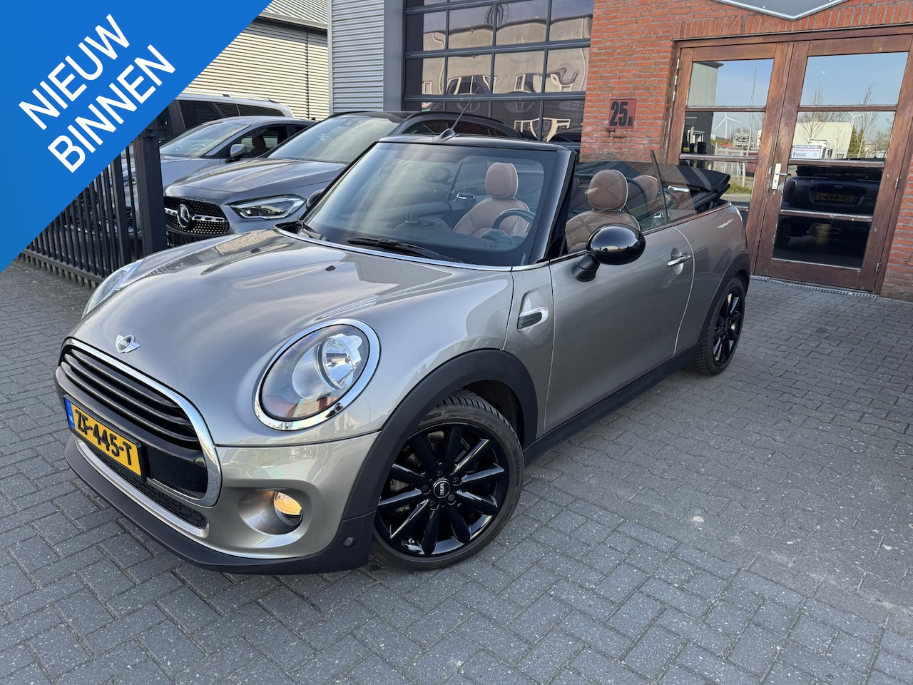 MINI Cabrio - Mini 1.5 Cooper | Leer | Steelverwarming | 17 Inch - AutoWereld.nl