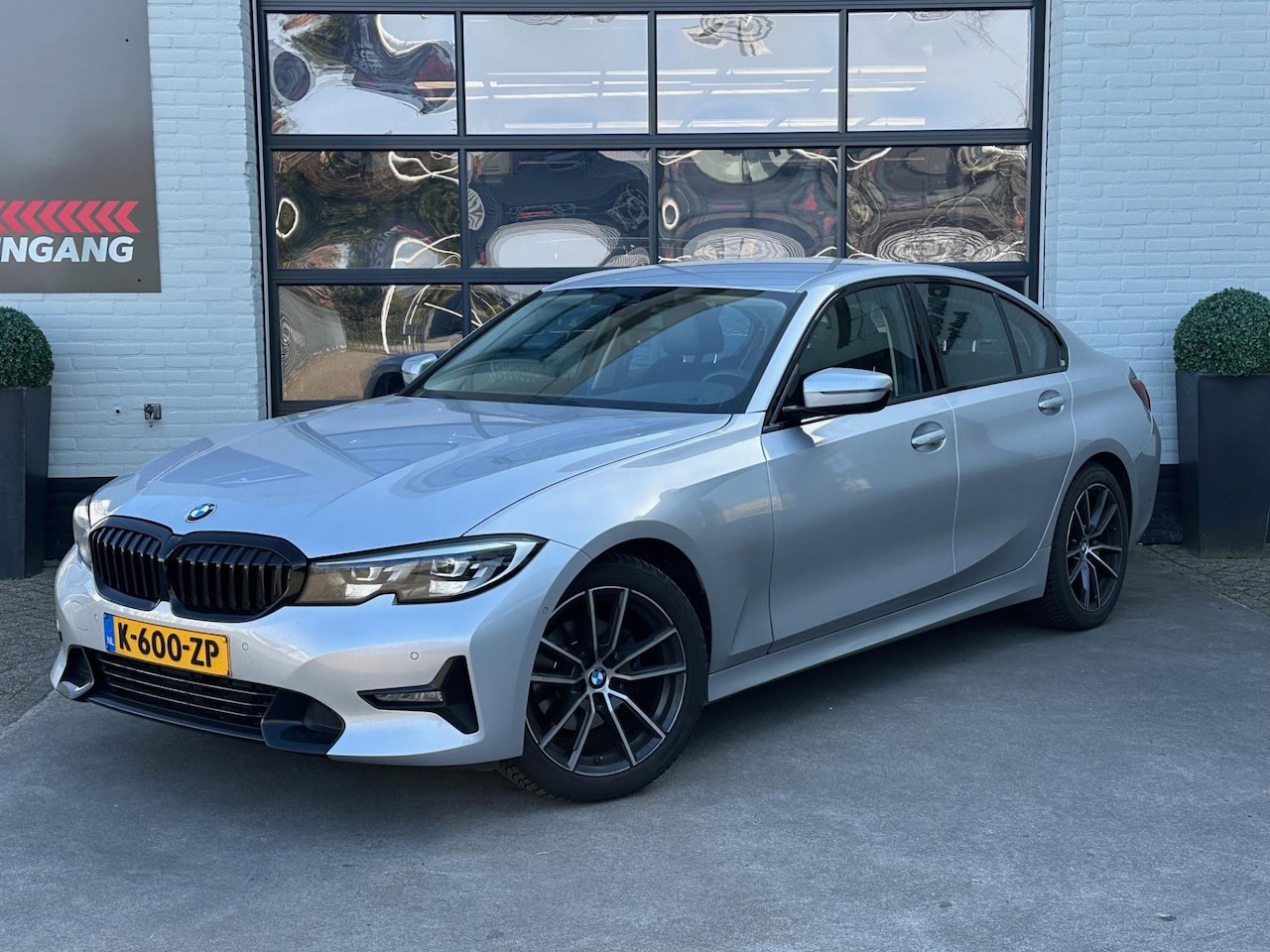 BMW 3-serie - 320i High Executive - Ambiance - Carplay - AutoWereld.nl