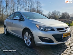 Opel Astra - 1.4 Turbo Edition 1e eigenaar zeer mooi auto airco cruis control trekhaak